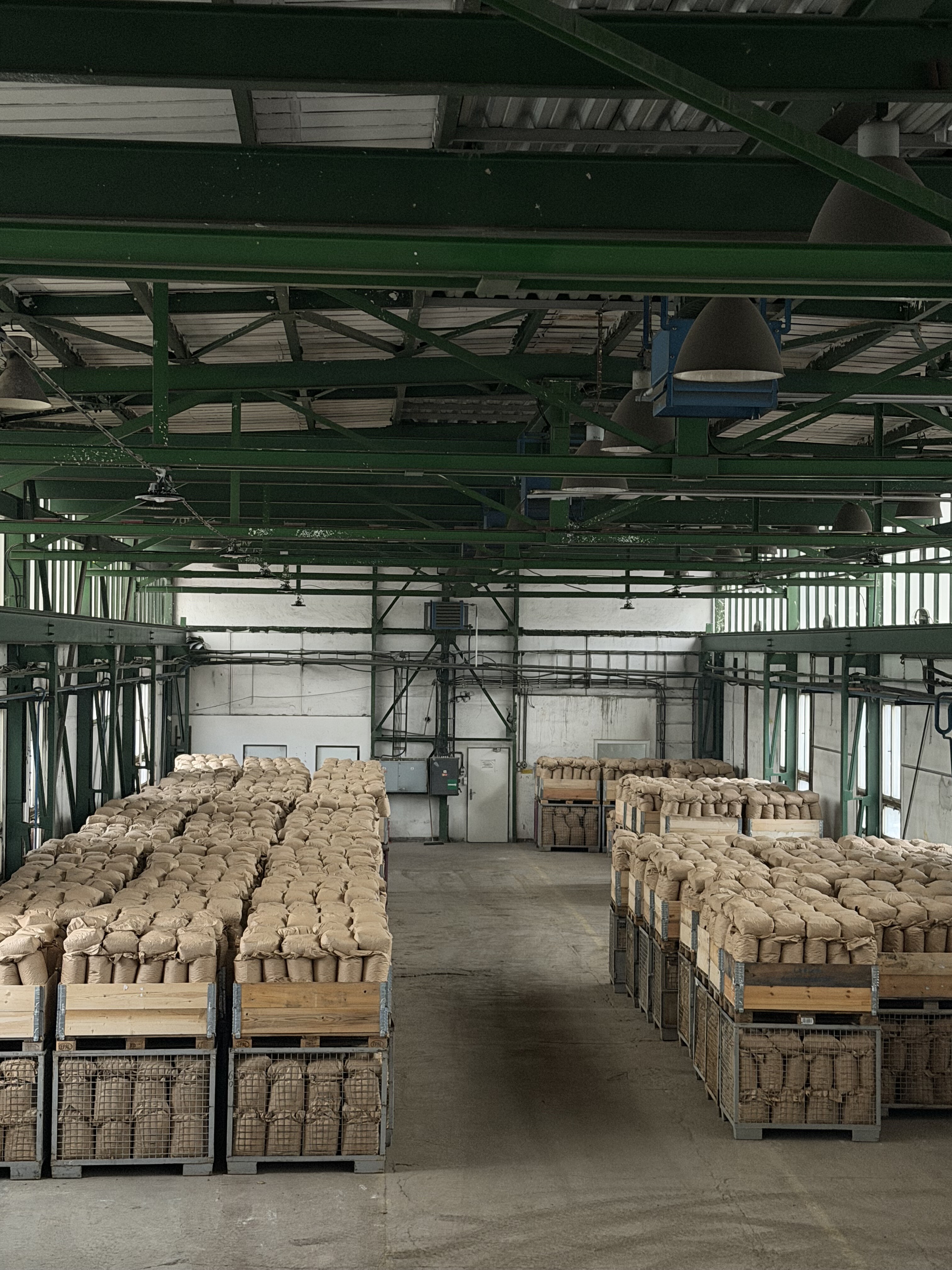 Jak opravovat výtluky na silnicích kvalitně a trvanlivě i v zimě? Pomocí naší mikrovlnné technologie a speciální teplé balené směsi - FUTTEC a.s.