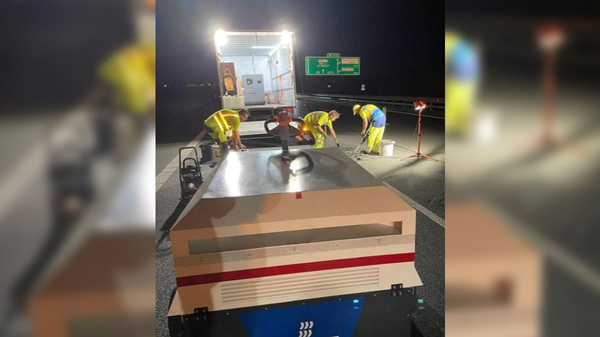 photo of FUTTEC workers repairing the asphalt at night